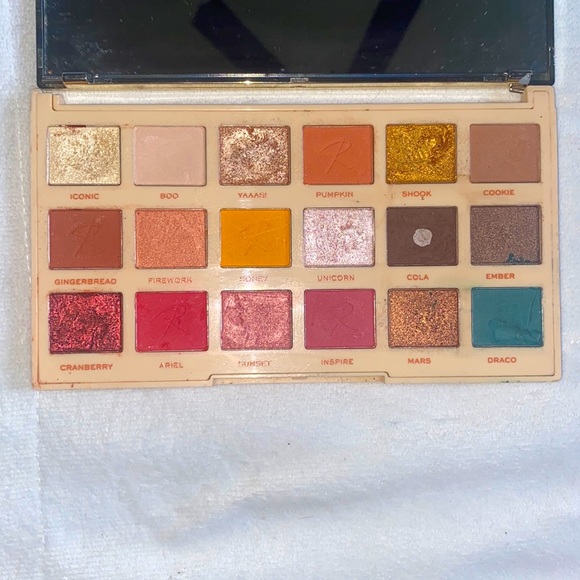 Revolution Roxi; Ride or Die Eyeshadow Palette - Picture 3 of 4
